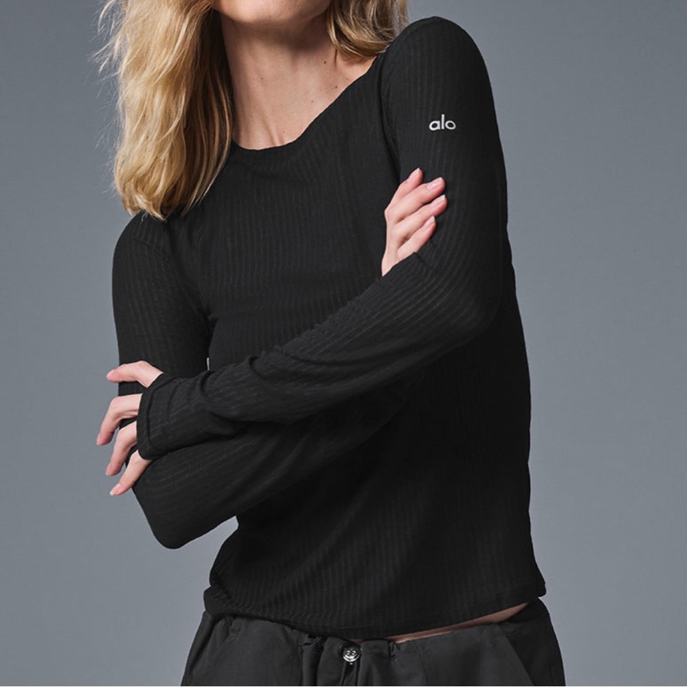 ALO Yoga Women's Ribbed Black Long Sleeve Tee